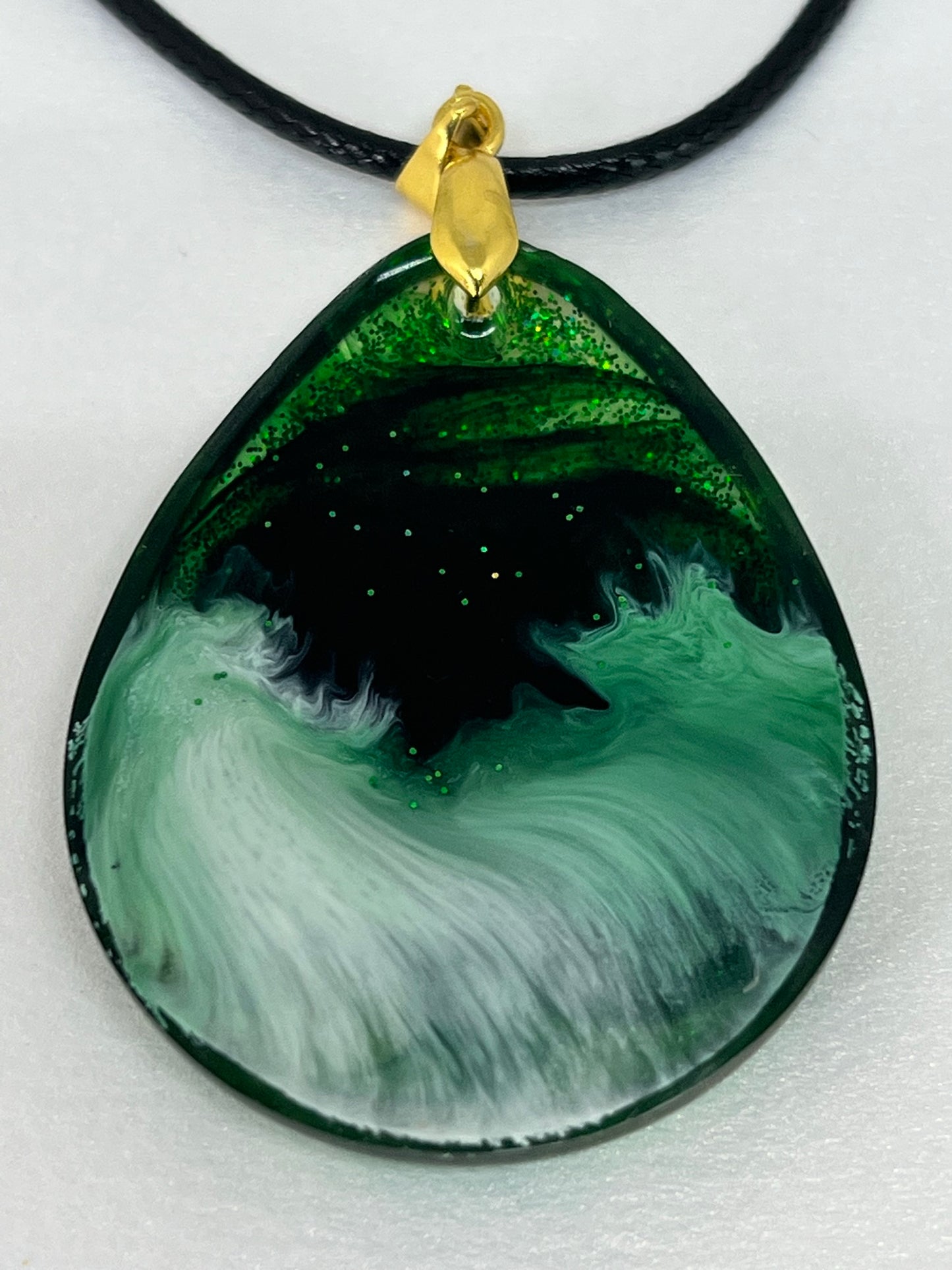 Emerald Enchantment ā Green Glitter Resin Pendant