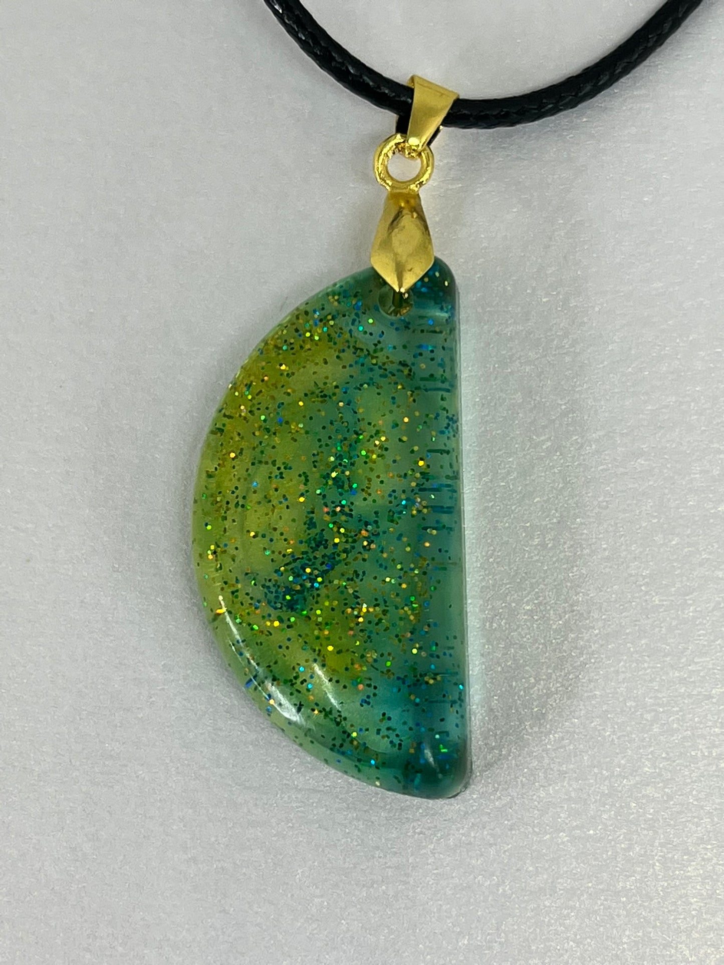 RESIN PENDANT - 22