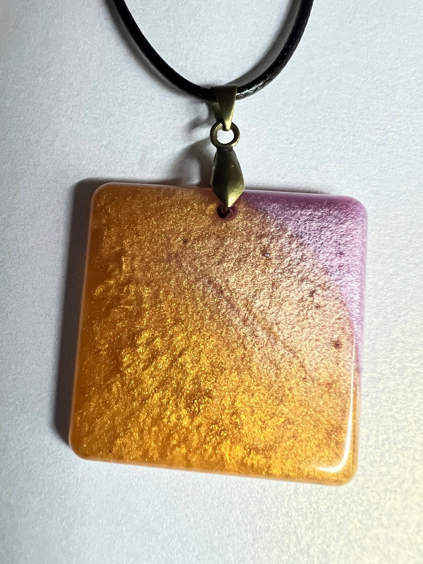 RESIN PENDANT - 80