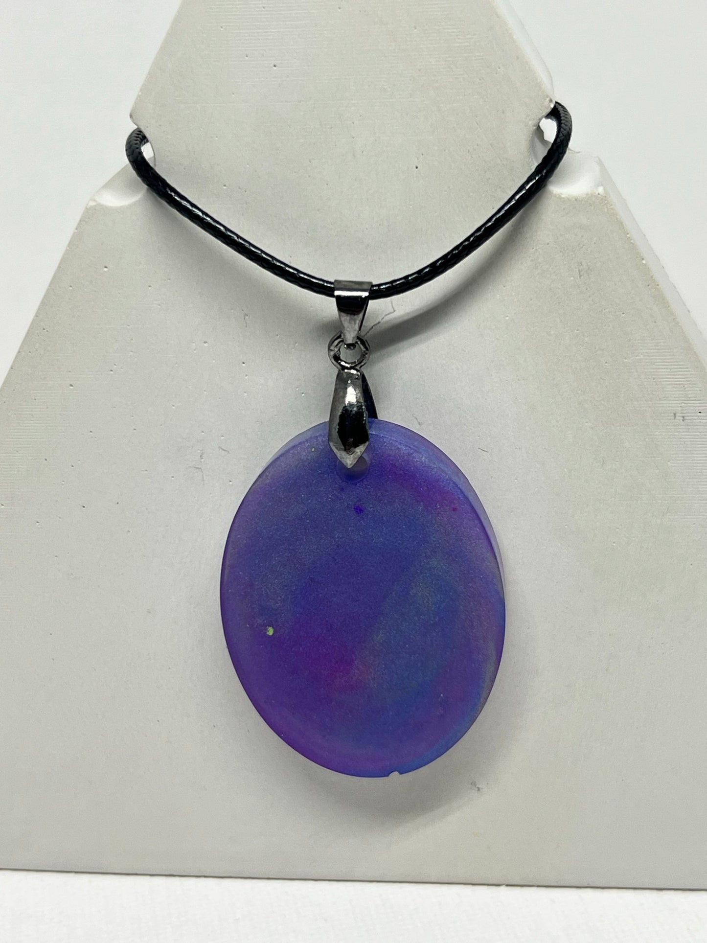 RESIN PENDANT - 90