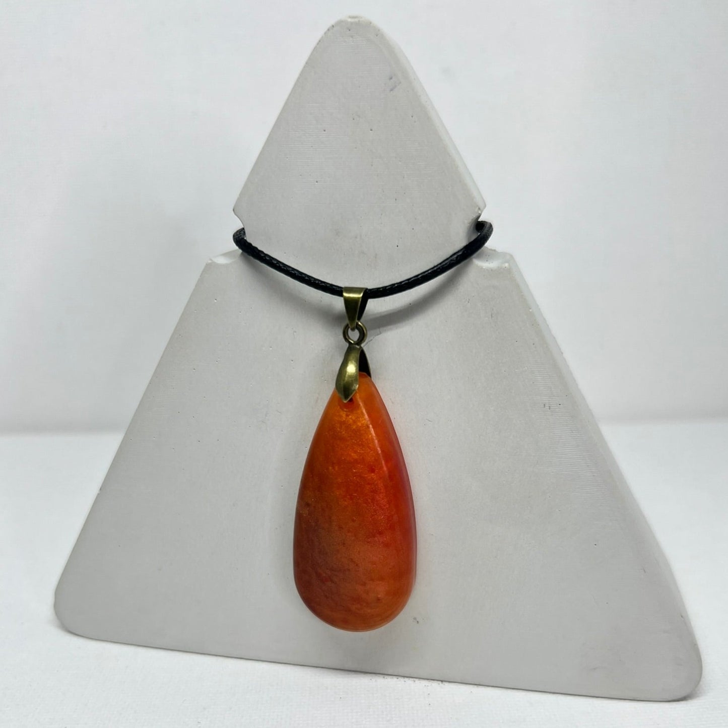 RESIN PENDANT - 105