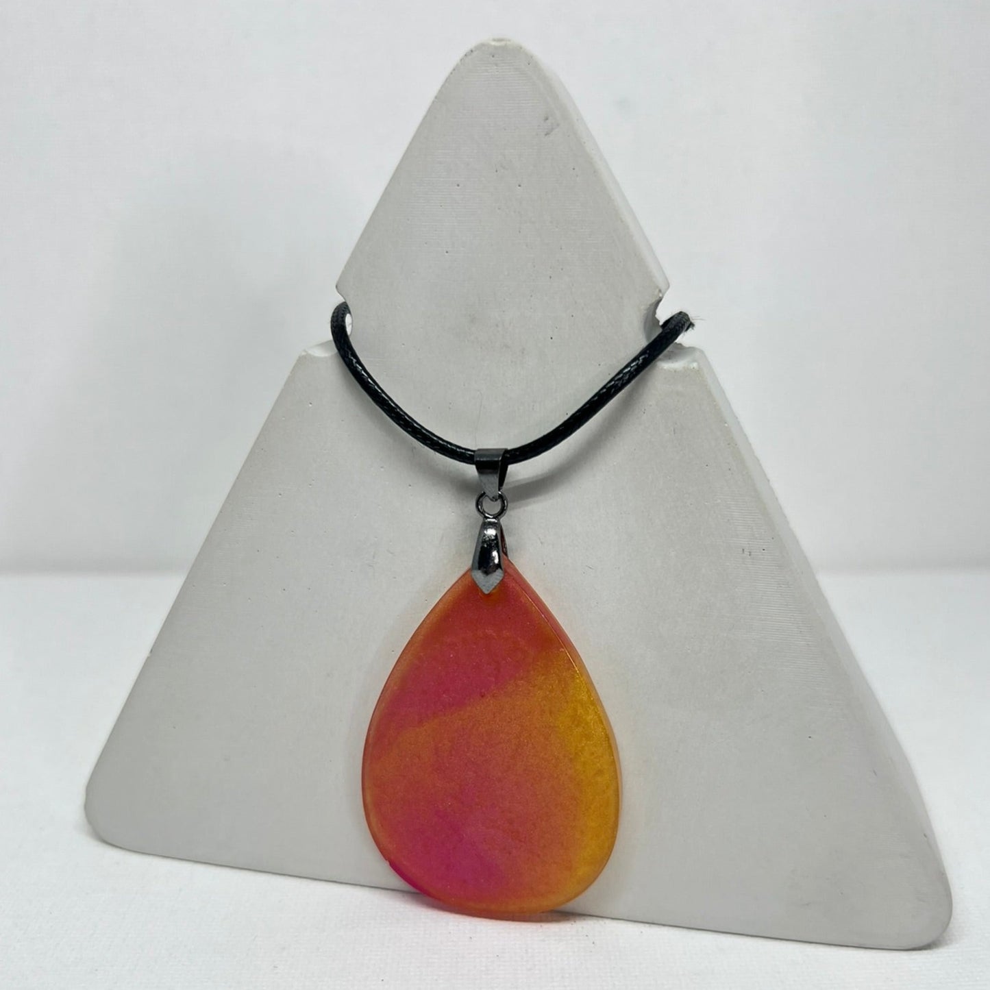 RESIN PENDANT - 106