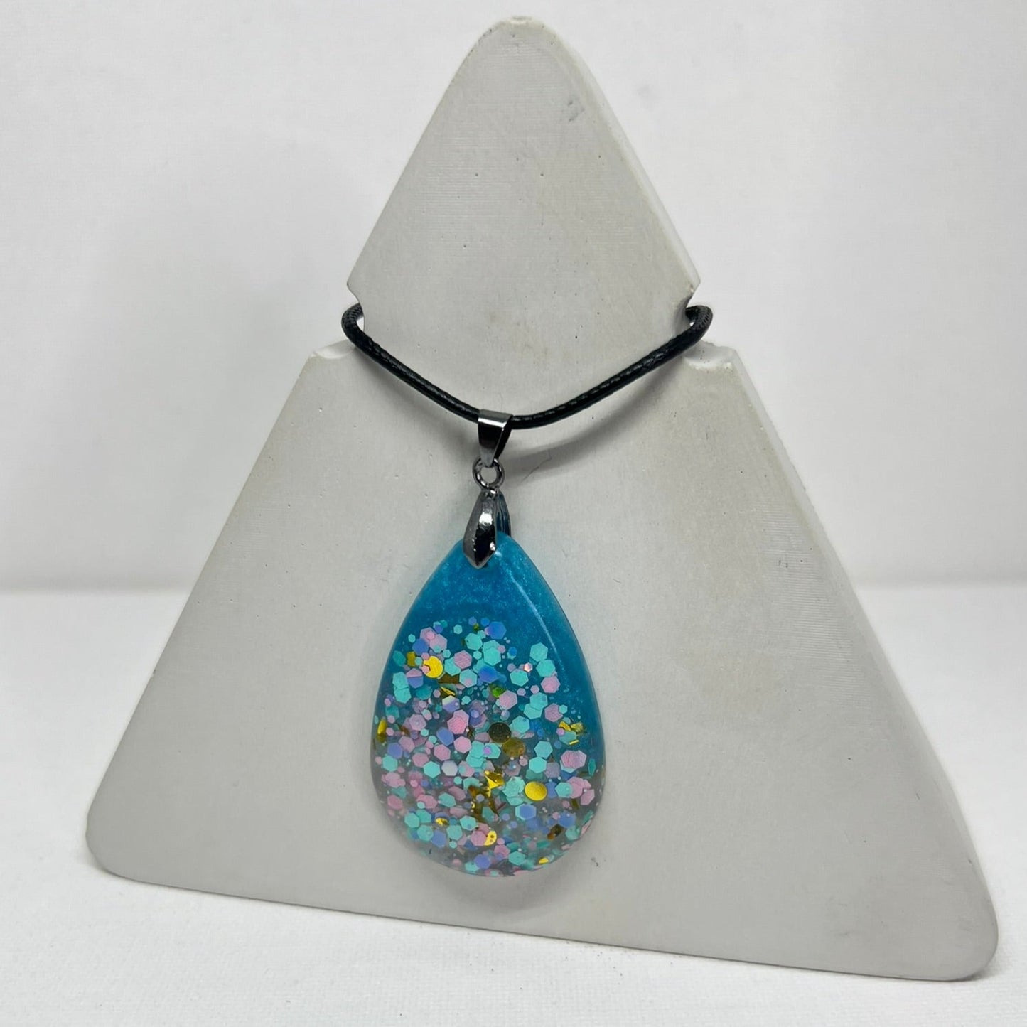 RESIN PENDANT - 109