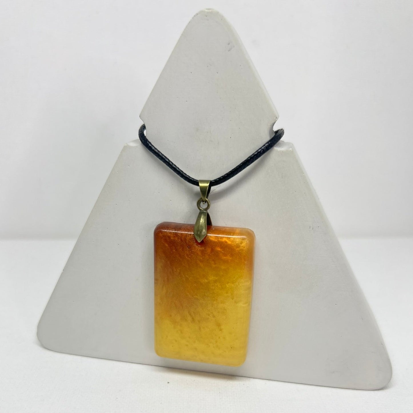 RESIN PENDANT - 113