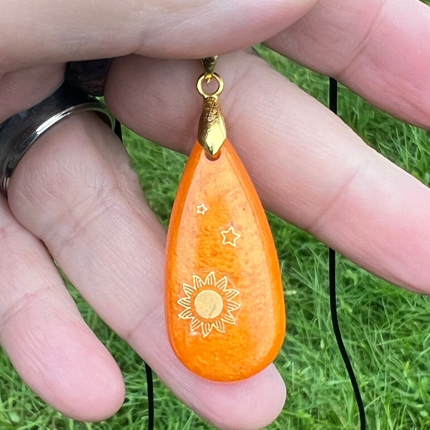 RESIN PENDANT - 120