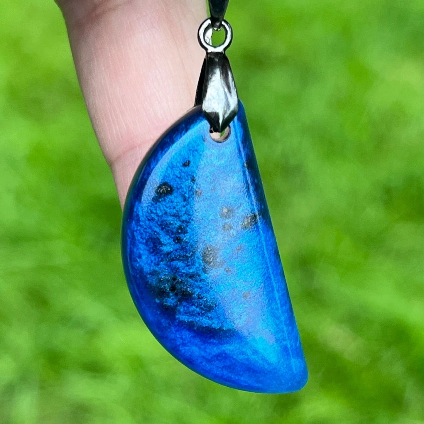 RESIN PENDANT - 128