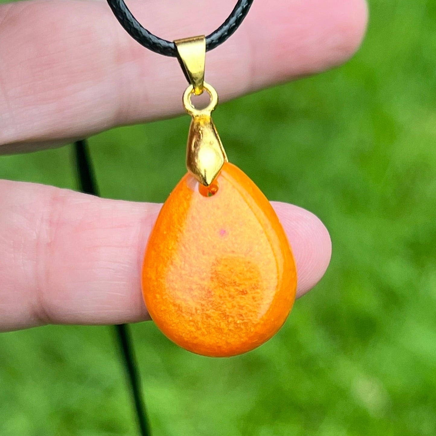 RESIN PENDANT - 118