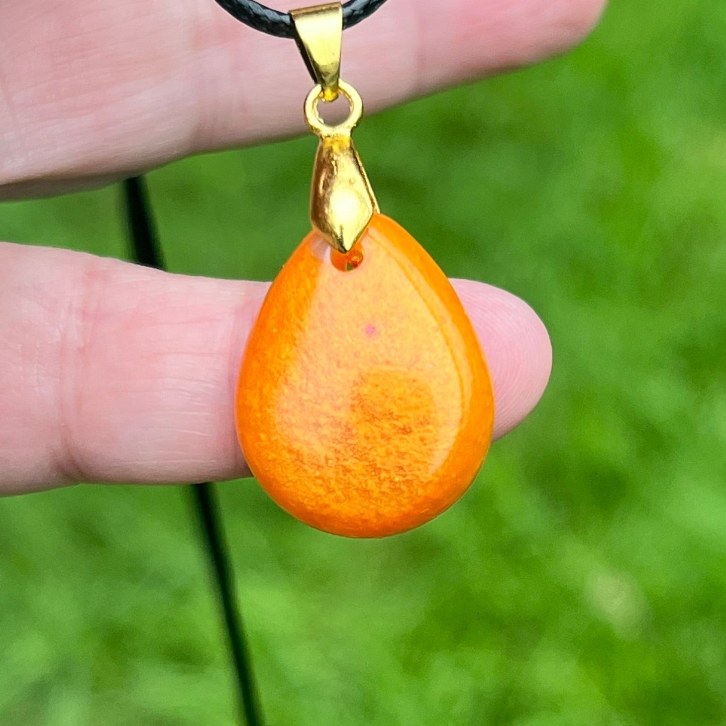 RESIN PENDANT - 134