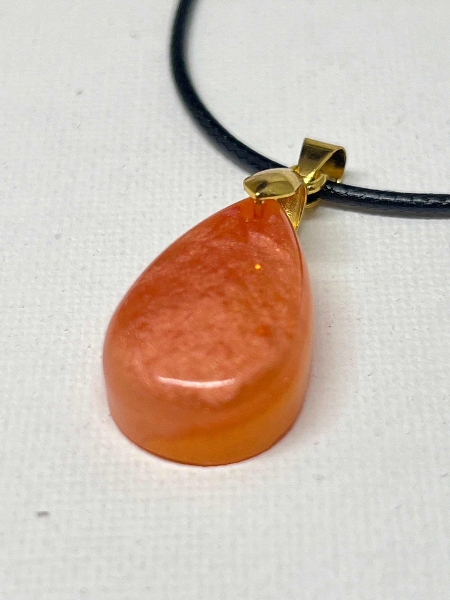 RESIN PENDANT - 142