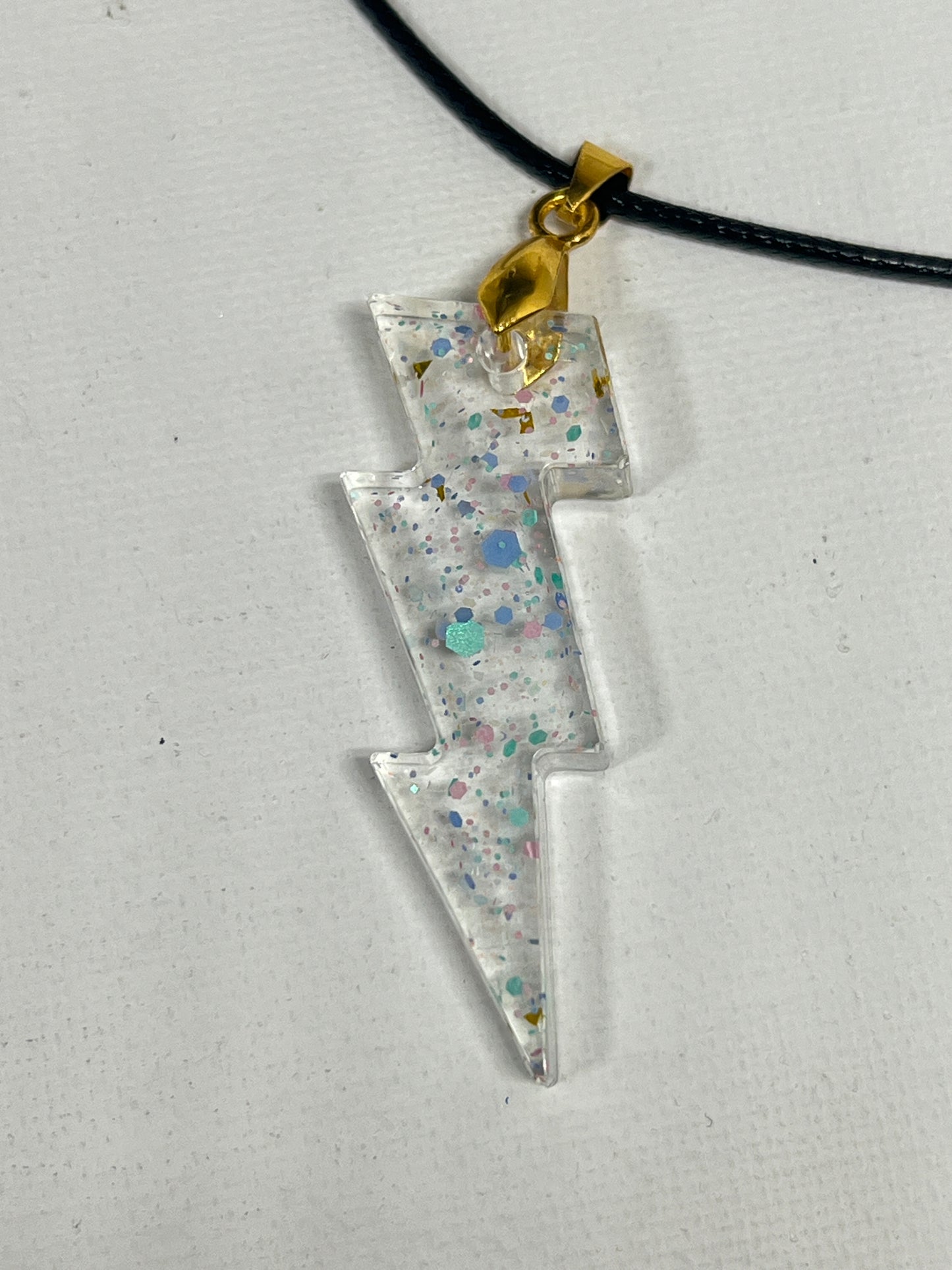 RESIN PENDANT - 162