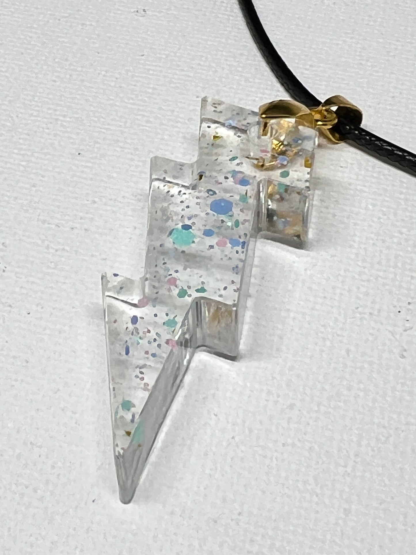 RESIN PENDANT - 162