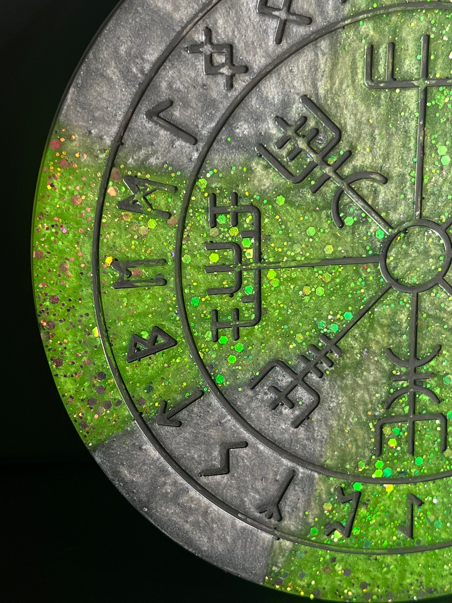 🌿 Enchanted Grove Runic Compass Wheel ✨| Elder Futhark Ritual Altar Tool