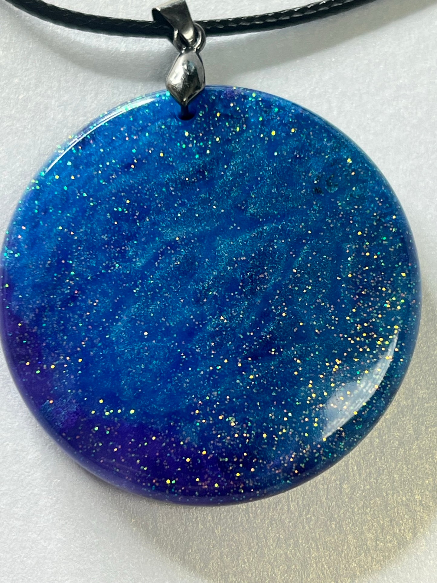 RESIN PENDANT - 32