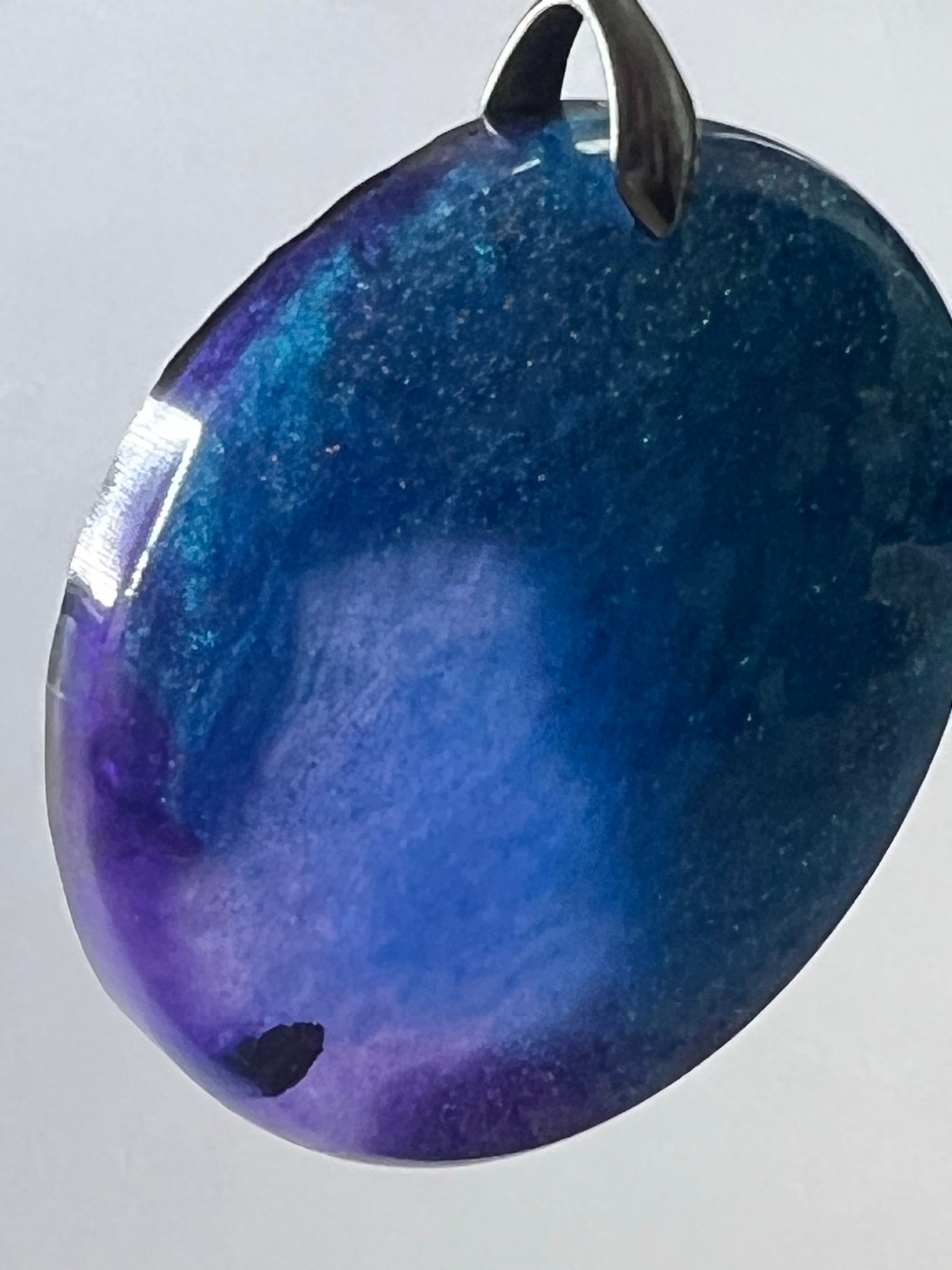 RESIN PENDANT - 32