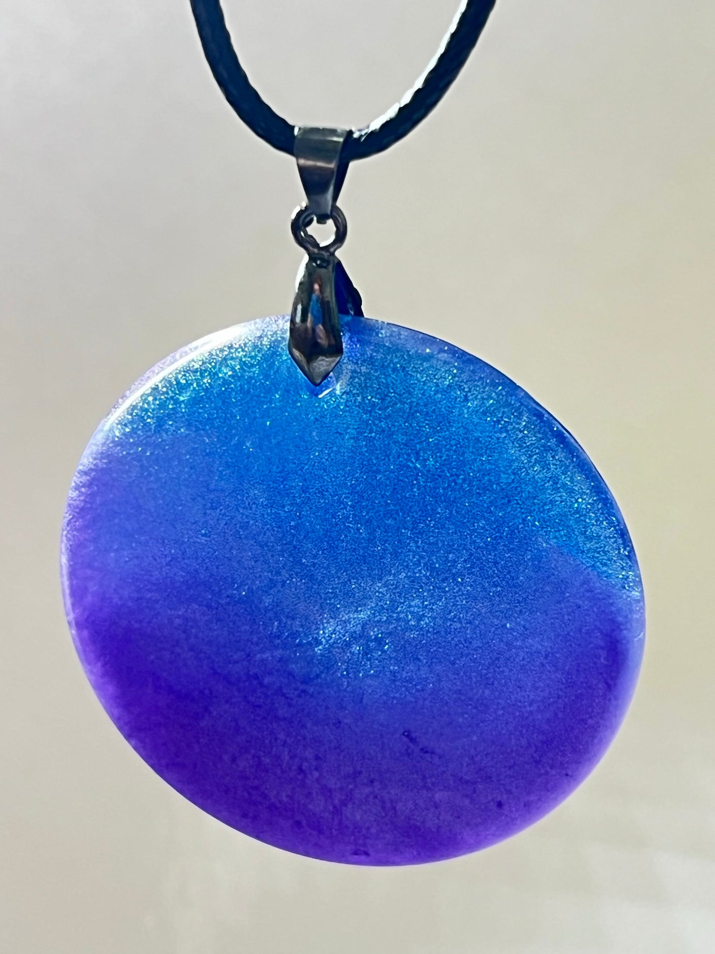 RESIN PENDANT - 52