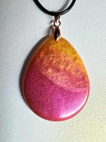 RESIN PENDANT - 71