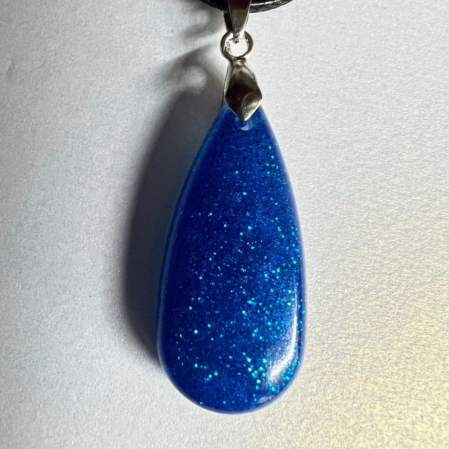 RESIN PENDANT - 75