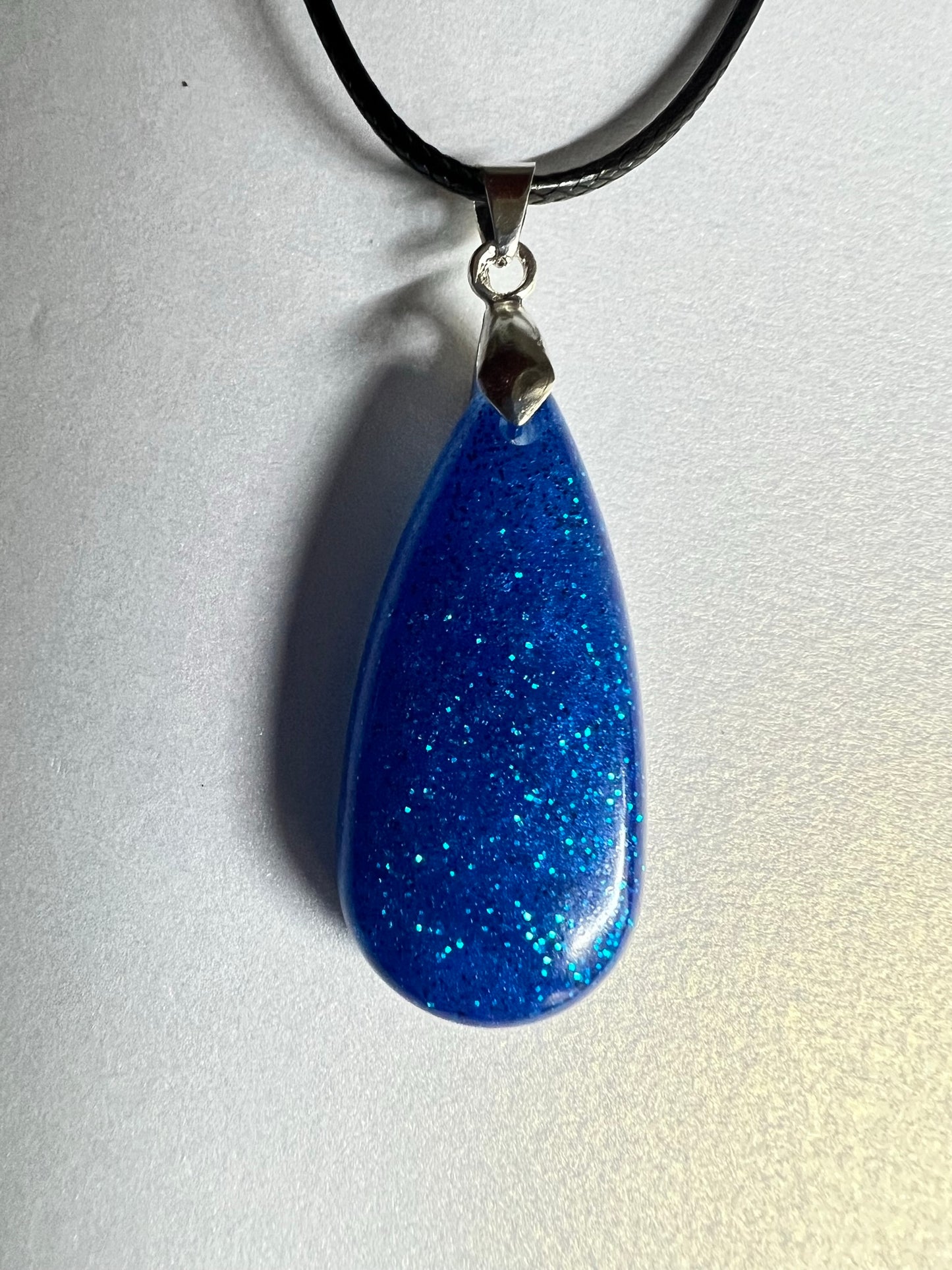 RESIN PENDANT - 75