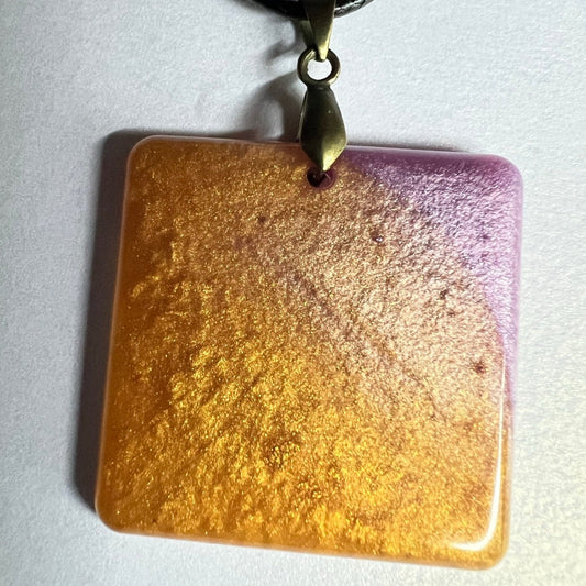 RESIN PENDANT - 80