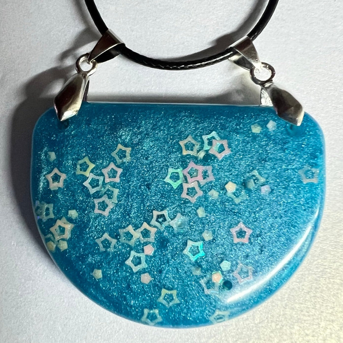 RESIN PENDANT - 81