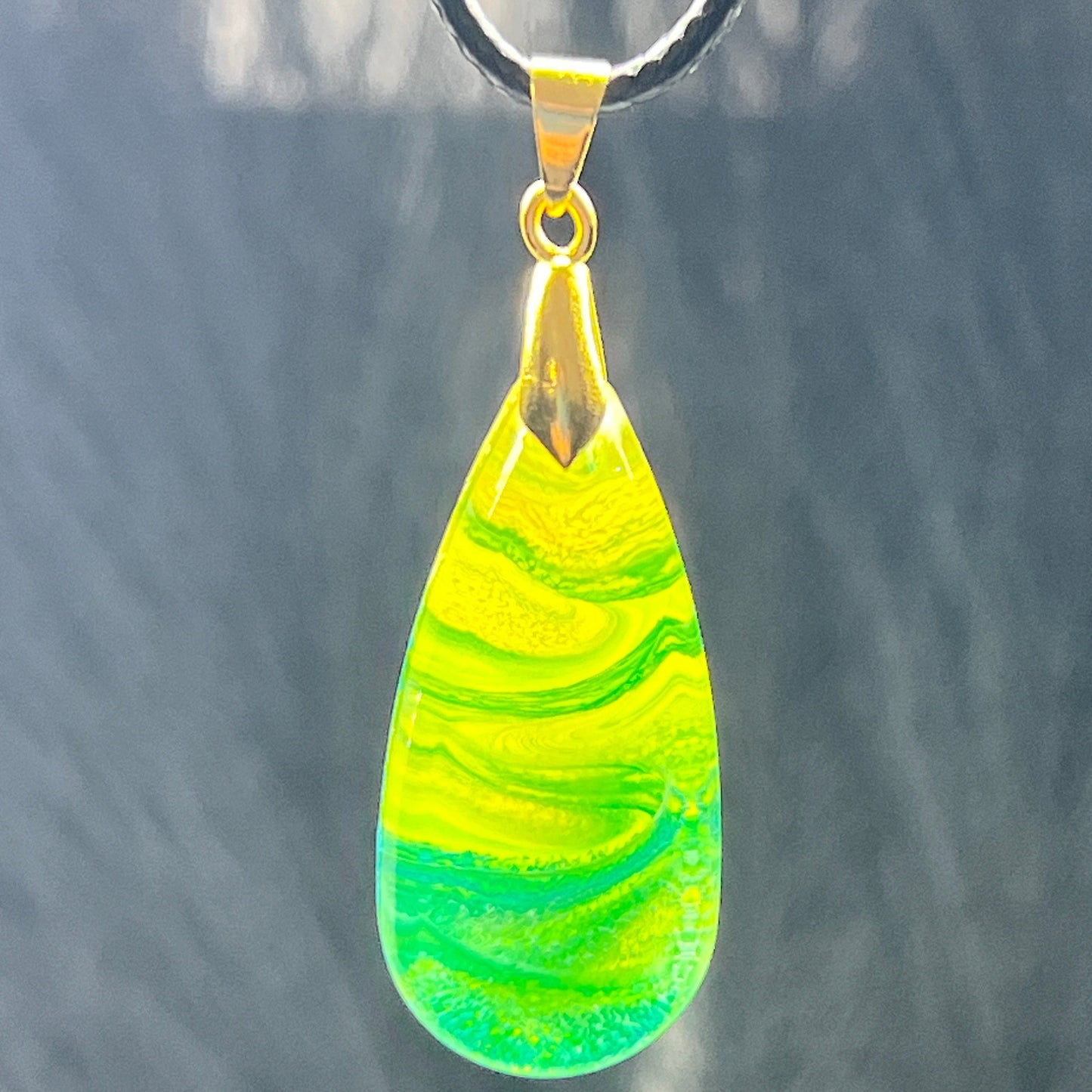 RESIN PENDANT - 145