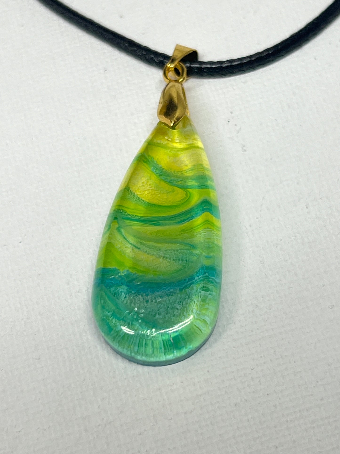 RESIN PENDANT - 145