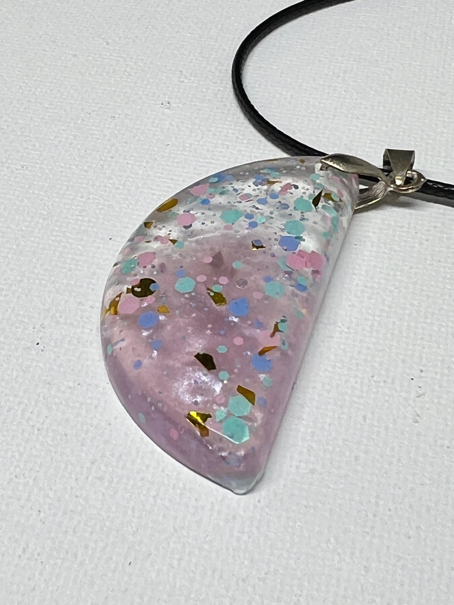 RESIN PENDANT - 172