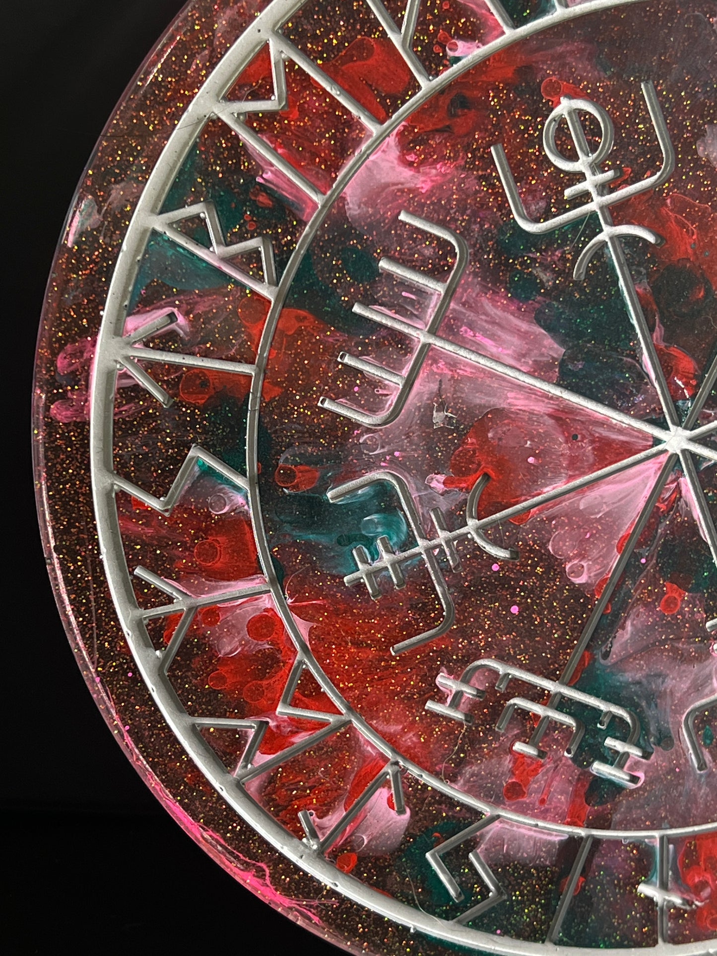 🌑Blood Moon Runic Compass Wheel ✨ | Elder Futhark Ritual Altar Tool