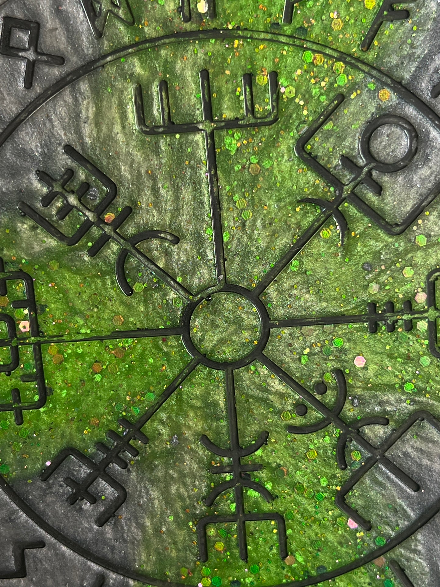 🌿 Enchanted Grove Runic Compass Wheel ✨| Elder Futhark Ritual Altar Tool