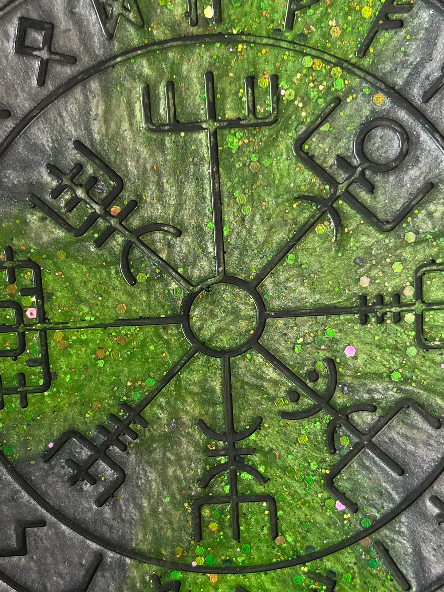 🌿 Enchanted Grove Runic Compass Wheel ✨| Elder Futhark Ritual Altar Tool